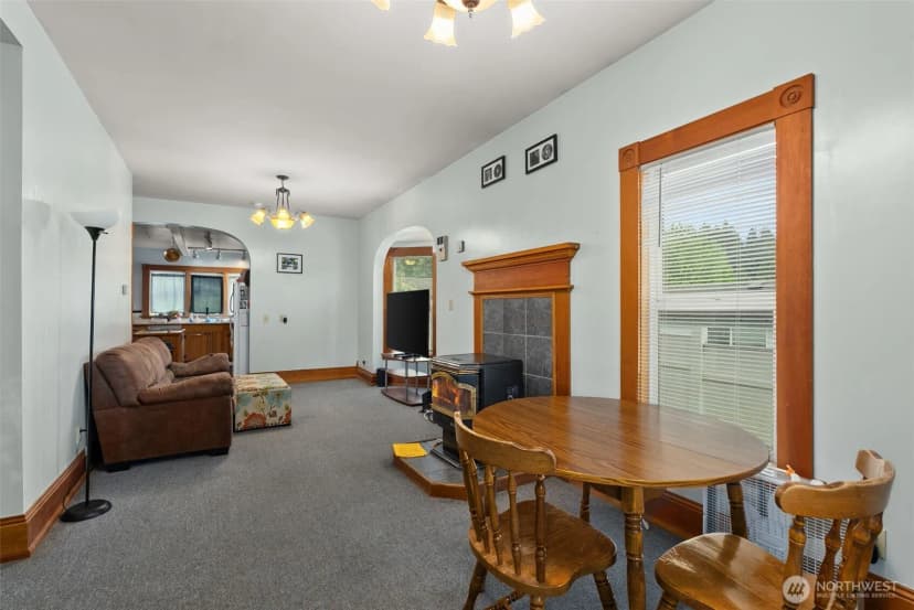 Property photo for 722 E Cowlitz Street, South Bend photo 4