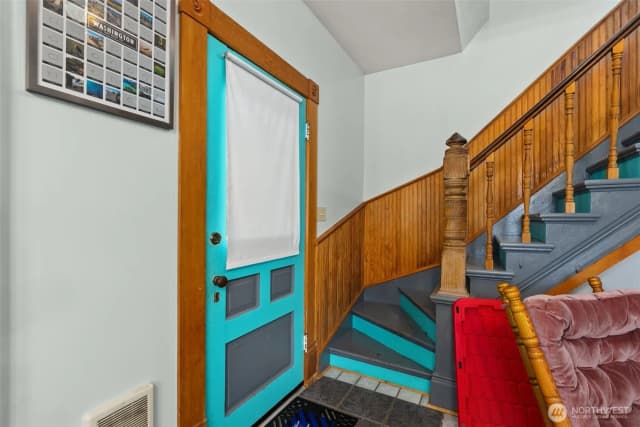 Property photo for 722 E Cowlitz Street, South Bend photo 3