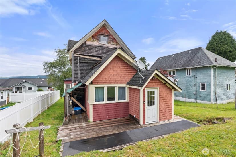 Property photo for 722 E Cowlitz Street, South Bend photo 17