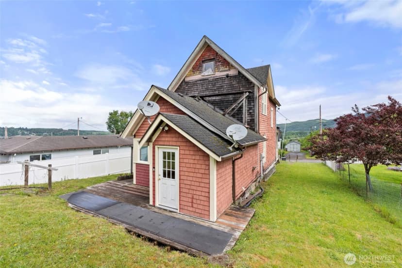 Property photo for 722 E Cowlitz Street, South Bend photo 18