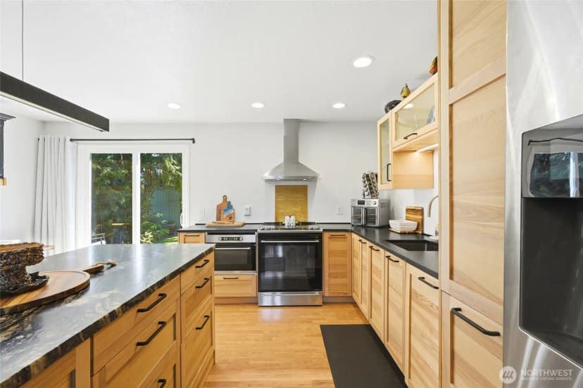 Property photo for 14215 55th Avenue Ne, Marysville photo 8