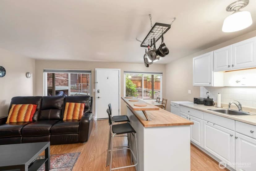 Property photo for 1818 Harvard Avenue, Seattle photo 3