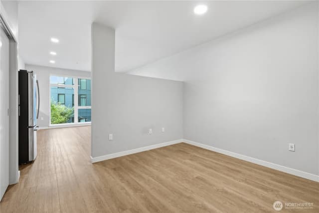 Property photo for 1085 103rd Avenue Ne #204, Bellevue photo 4