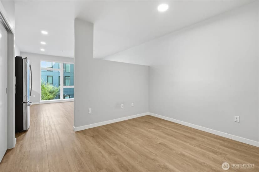 Property photo for 1085 103rd Avenue Ne #204, Bellevue photo 4