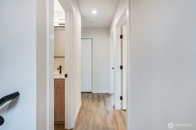 Property photo for 12531 25th Avenue Ne #b, Seattle photo 12