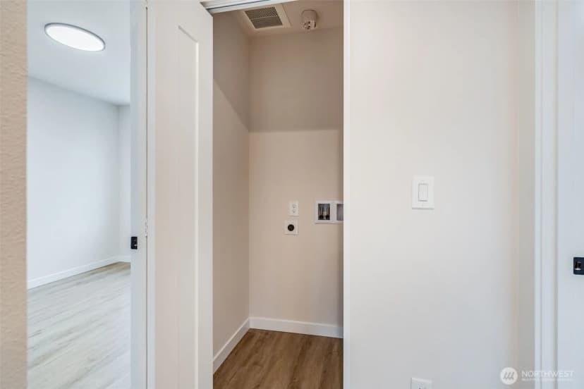 Property photo for 12531 25th Avenue Ne #b, Seattle photo 18