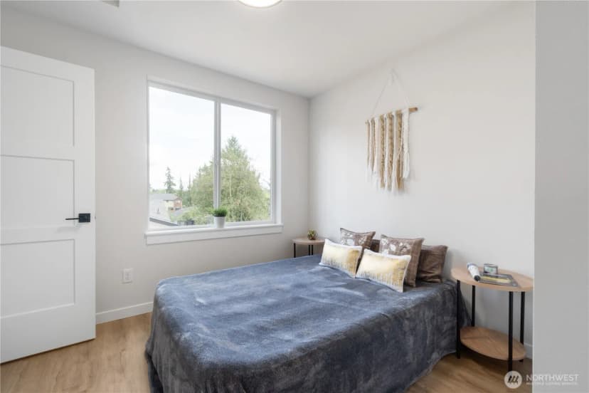 Property photo for 12531 25th Avenue Ne #b, Seattle photo 13