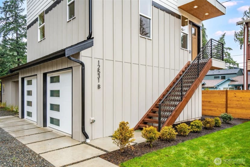 Property photo for 12531 25th Avenue Ne #b, Seattle photo 22