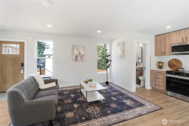 Property photo for 12531 25th Avenue Ne #b, Seattle photo 4