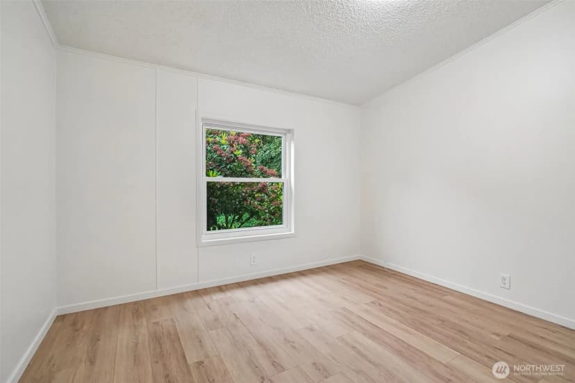 Property photo for 215 105th Avenue E, Edgewood photo 21