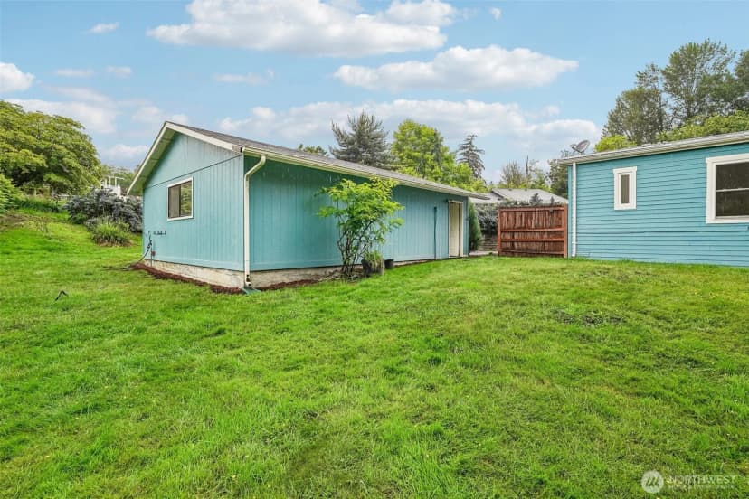 Property photo for 215 105th Avenue E, Edgewood photo 30
