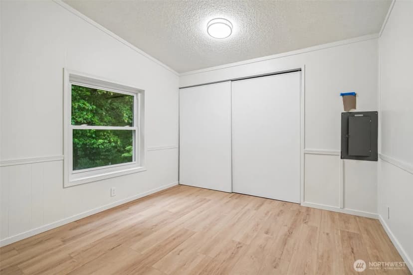 Property photo for 215 105th Avenue E, Edgewood photo 18