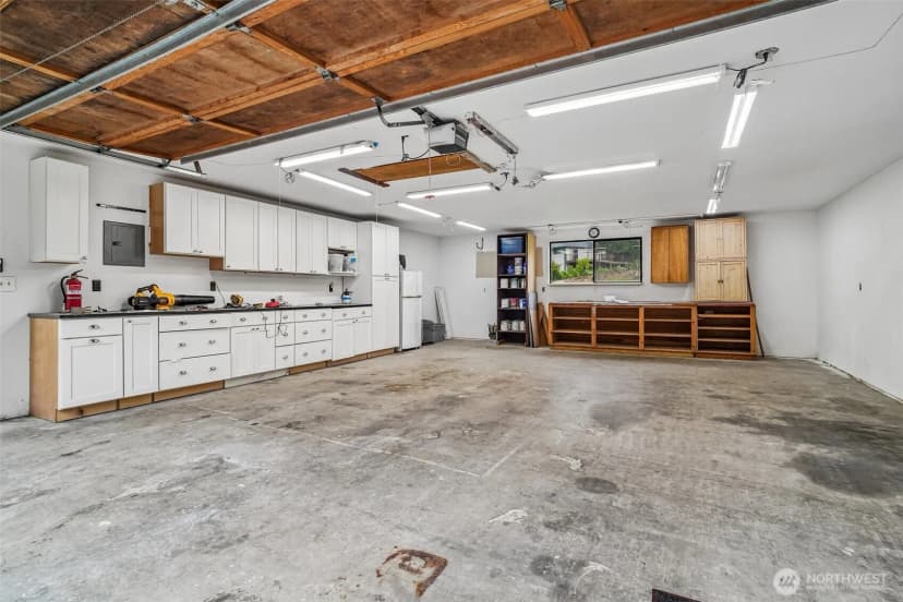 Property photo for 215 105th Avenue E, Edgewood photo 25
