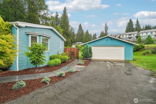 Property photo for 215 105th Avenue E, Edgewood