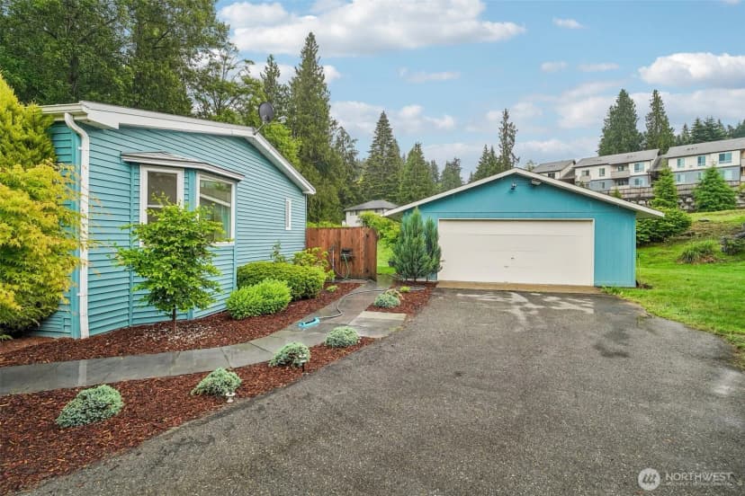 Property photo for 215 105th Avenue E, Edgewood