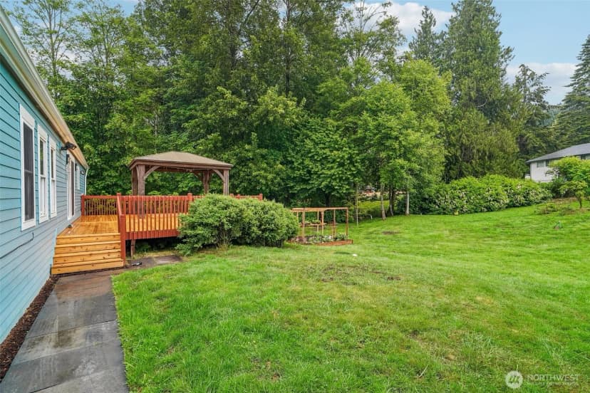 Property photo for 215 105th Avenue E, Edgewood photo 27