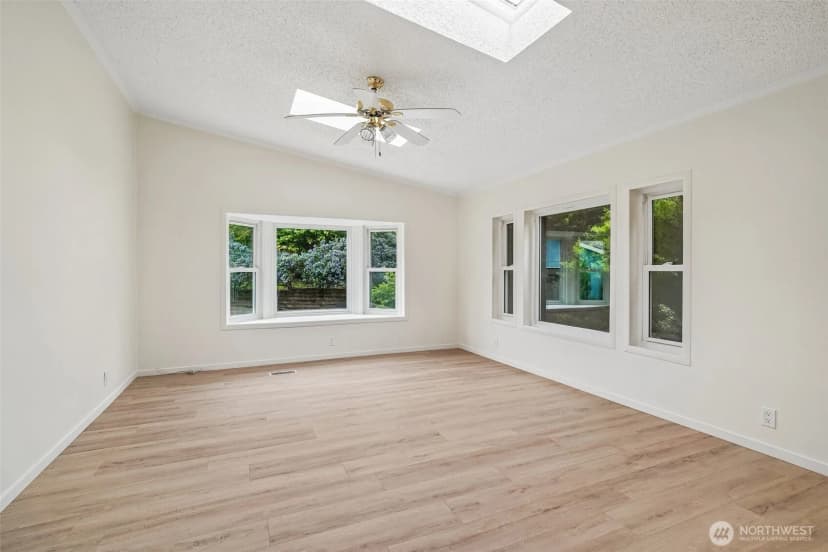Property photo for 215 105th Avenue E, Edgewood photo 7