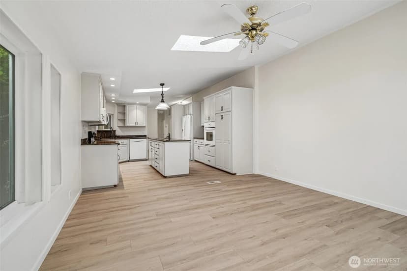 Property photo for 215 105th Avenue E, Edgewood photo 15