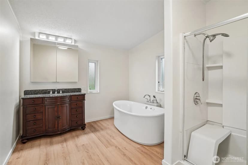 Property photo for 215 105th Avenue E, Edgewood photo 10