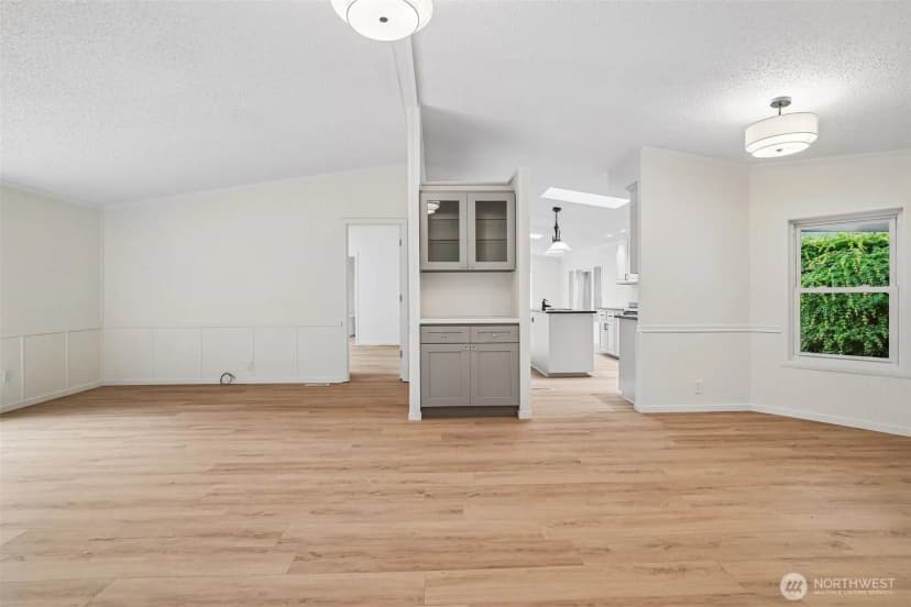 Property photo for 215 105th Avenue E, Edgewood photo 8