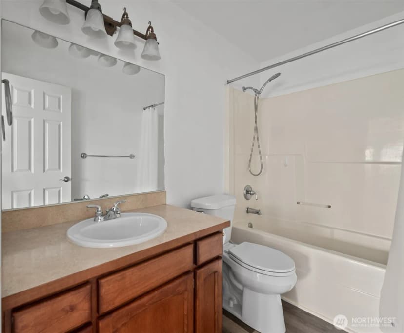 Property photo for 1086 Landing Circle, Oak Harbor photo 19