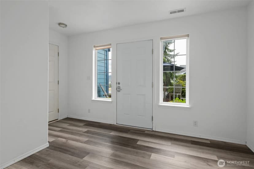 Property photo for 1086 Landing Circle, Oak Harbor photo 7