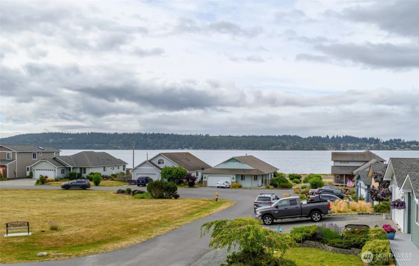 Property photo for 1086 Landing Circle, Oak Harbor photo 2