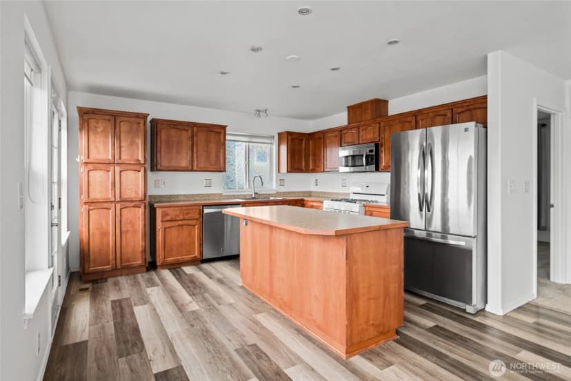 Property photo for 1086 Landing Circle, Oak Harbor photo 14