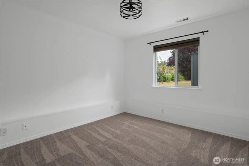 Property photo for 1086 Landing Circle, Oak Harbor photo 25
