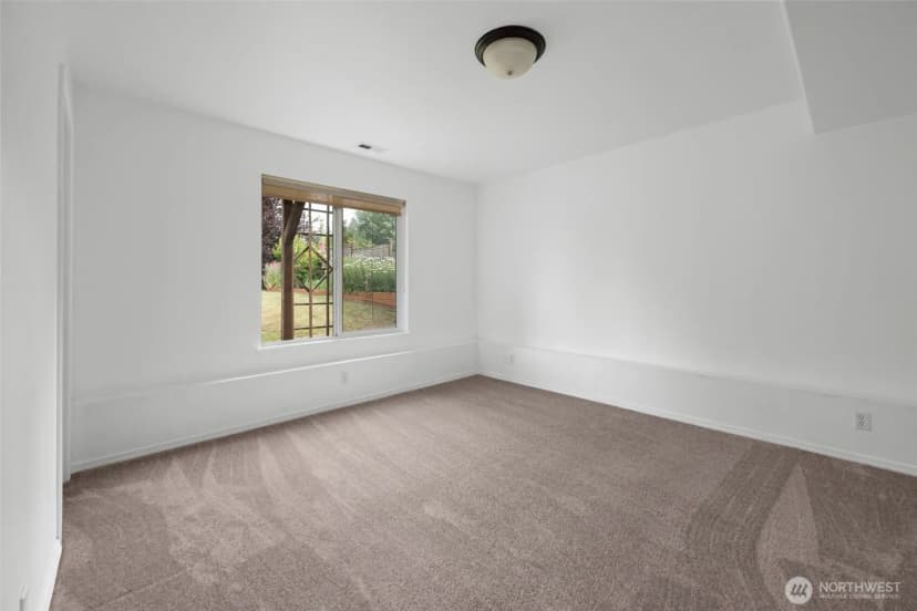 Property photo for 1086 Landing Circle, Oak Harbor photo 22