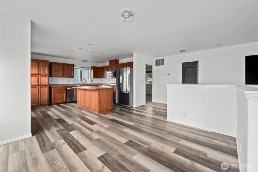 Property photo for 1086 Landing Circle, Oak Harbor photo 13