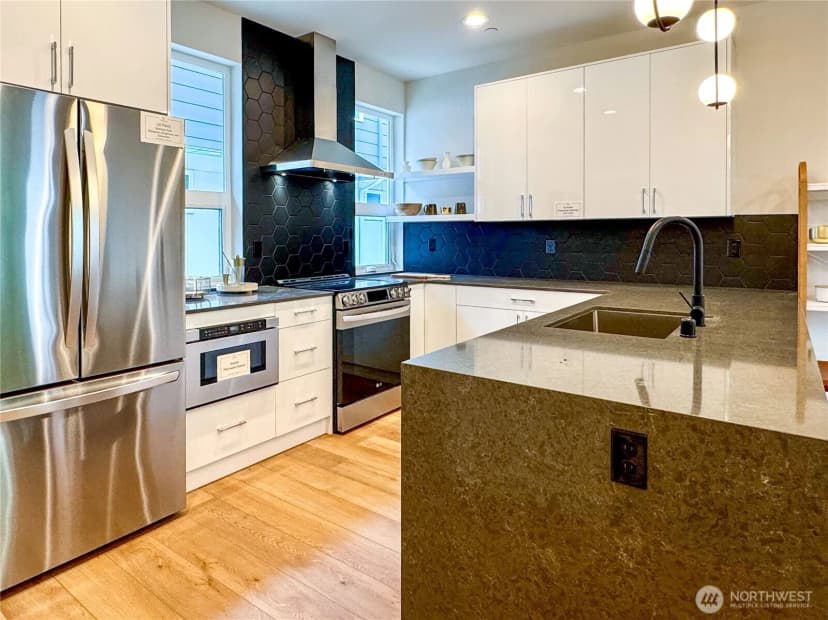 Property photo for 6947 42nd Avenue S, Seattle photo 5