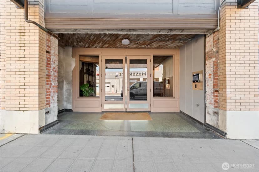 Property photo for 1408 12th Avenue #507, Seattle photo 2