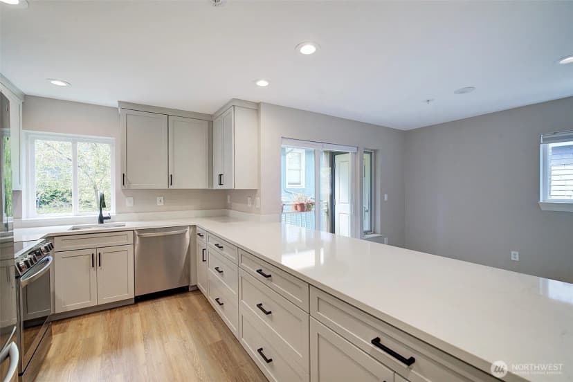 Property photo for 215 20th Avenue E #307, Seattle photo 7