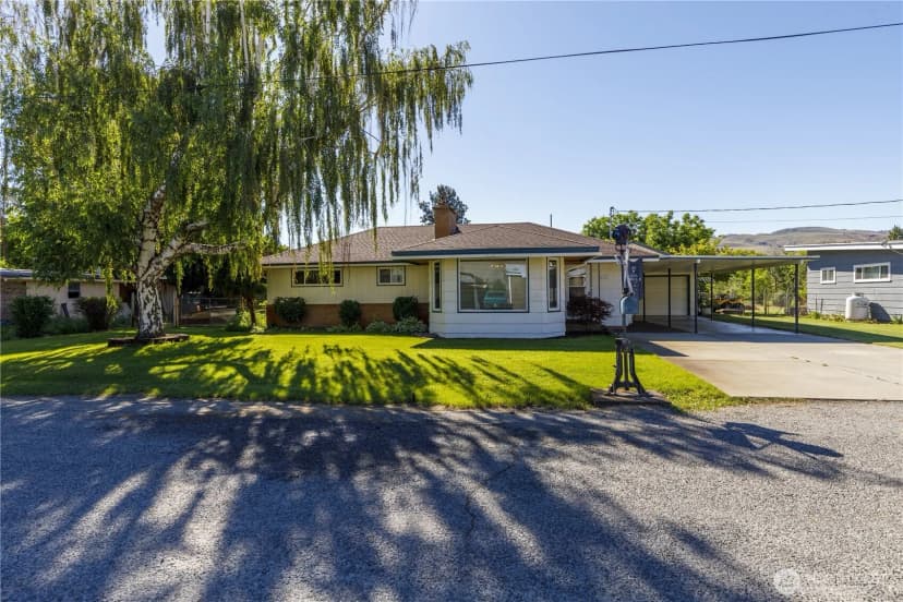 Property photo for 2080 James Street, Okanogan photo 2