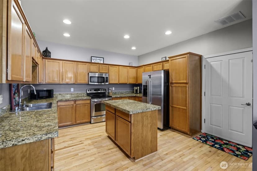 Property photo for 8369 21st Street Ne, Lake Stevens photo 11