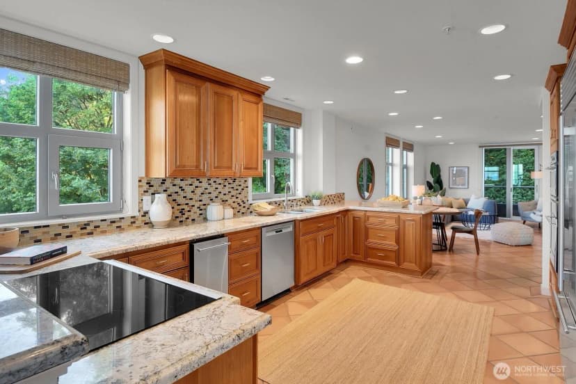 Property photo for 1374 Alki Avenue Sw #400, Seattle photo 11