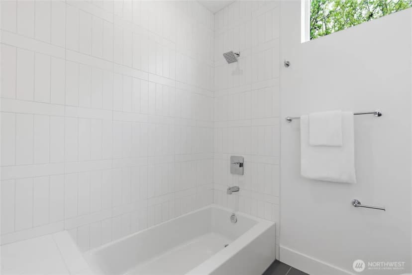 Property photo for 6221 9th Avenue Ne, Seattle photo 15