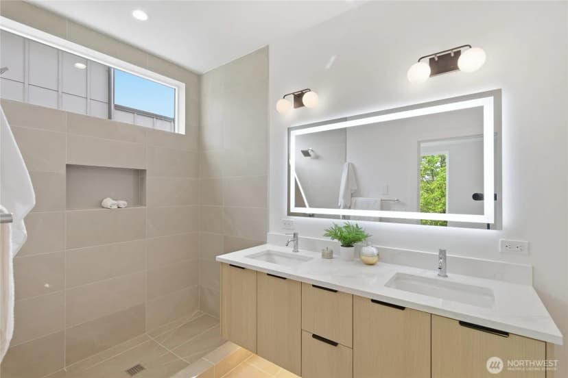 Property photo for 6221 9th Avenue Ne, Seattle photo 21