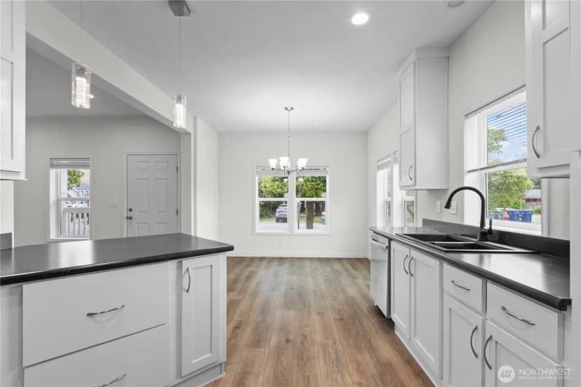 Property photo for 226 E Orange Avenue, Burlington photo 8