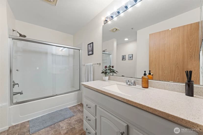 Property photo for 5801 S 232nd Place #6-6, Kent photo 16