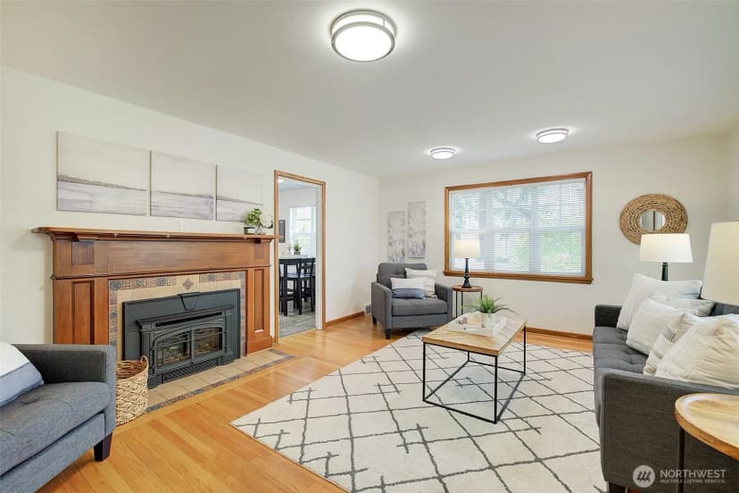 Property photo for 15524 Midvale Avenue N, Shoreline photo 3