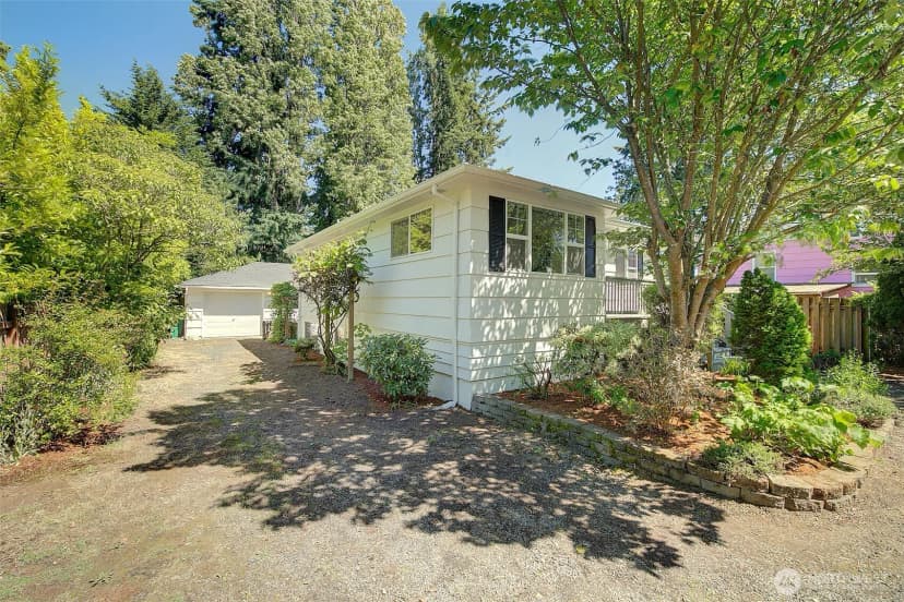 Property photo for 15524 Midvale Avenue N, Shoreline photo 24