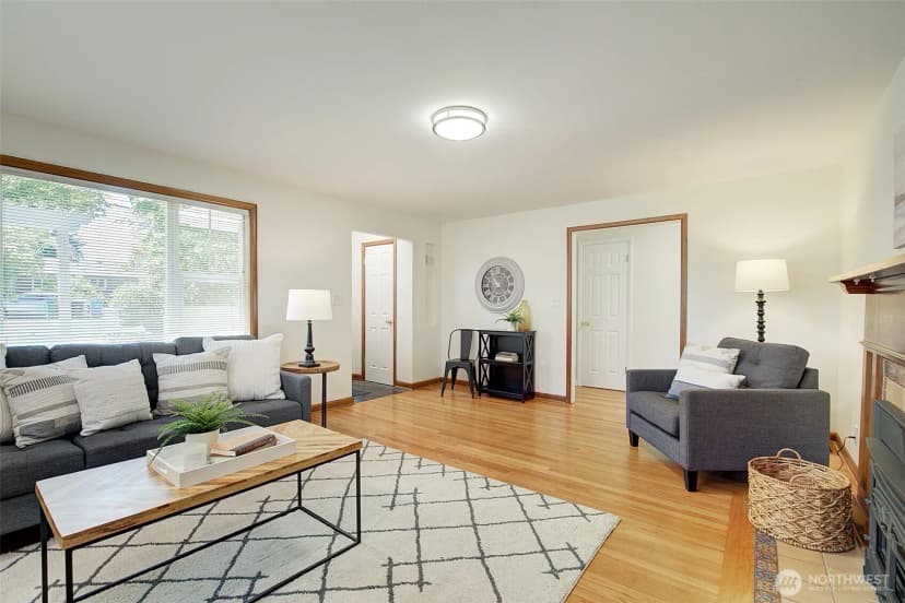 Property photo for 15524 Midvale Avenue N, Shoreline photo 5