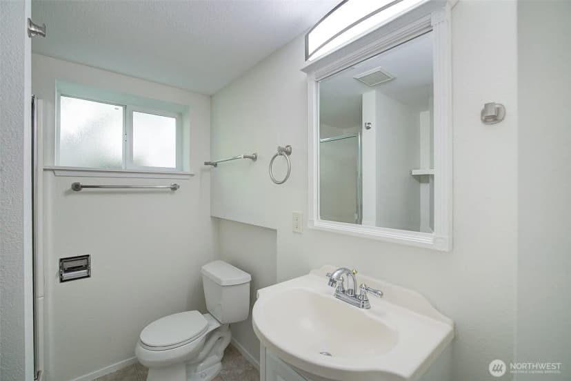 Property photo for 15524 Midvale Avenue N, Shoreline photo 21