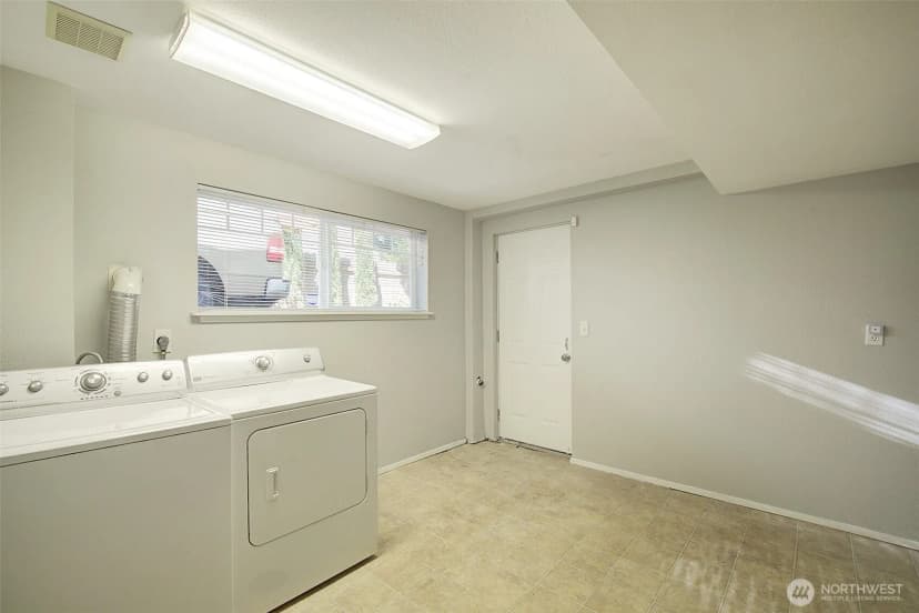 Property photo for 15524 Midvale Avenue N, Shoreline photo 17