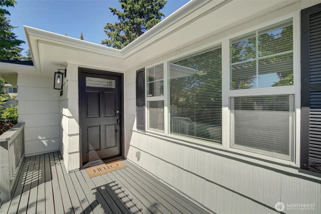 Property photo for 15524 Midvale Avenue N, Shoreline photo 2