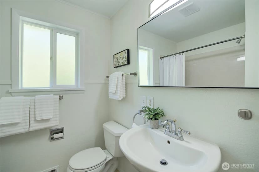 Property photo for 15524 Midvale Avenue N, Shoreline photo 12