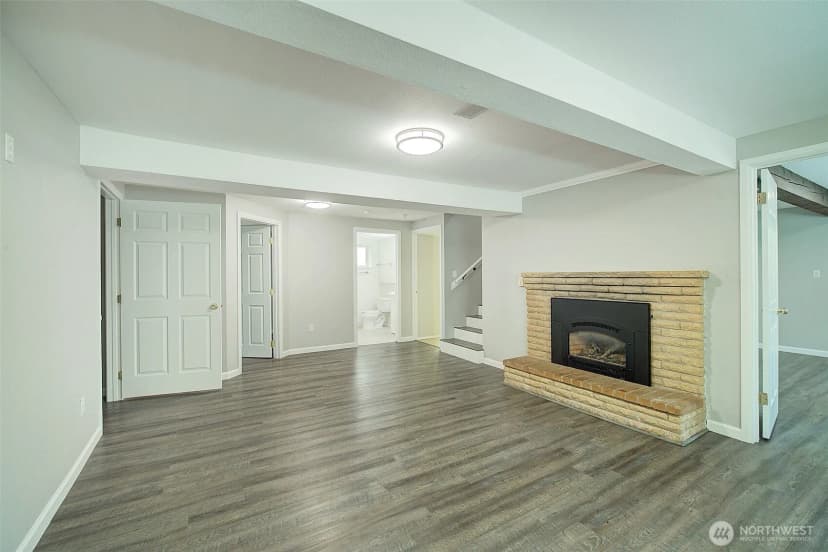 Property photo for 15524 Midvale Avenue N, Shoreline photo 14