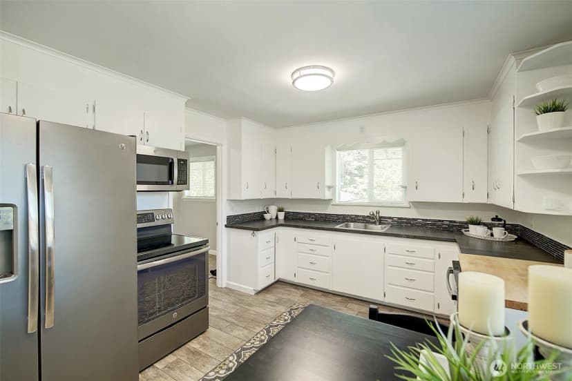 Property photo for 15524 Midvale Avenue N, Shoreline photo 6